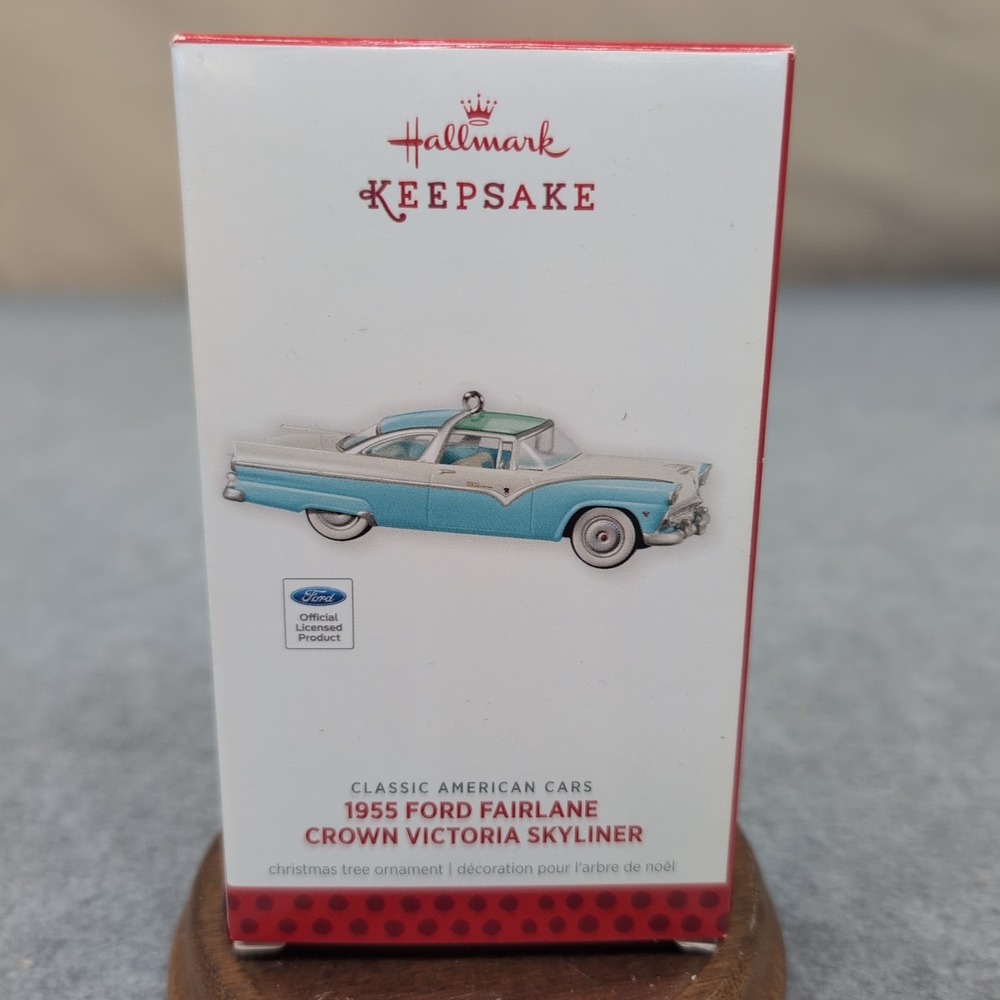 Hallmark Keepsake 1955 Ford Fairlane Crown Victoria Skyliner Cars Ornament‎